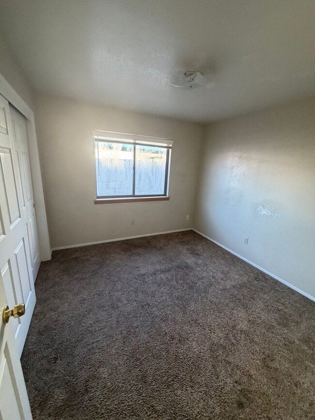 1039 Kala Loop in Mc Farland, CA - Building Photo - Building Photo