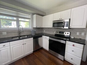 990 W Cherry St in Troy, MO - Building Photo - Building Photo