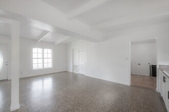 2026 Windsor Way in Tampa, FL - Building Photo - Building Photo