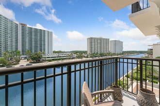 Marina del Sol in Sunny Isles Beach, FL - Building Photo - Building Photo