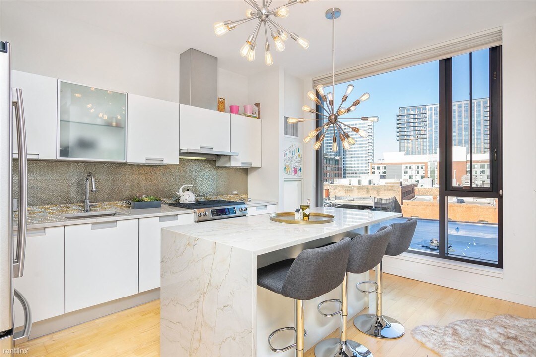 346 Congress St-Unit -Unit 702 in Boston, MA - Building Photo