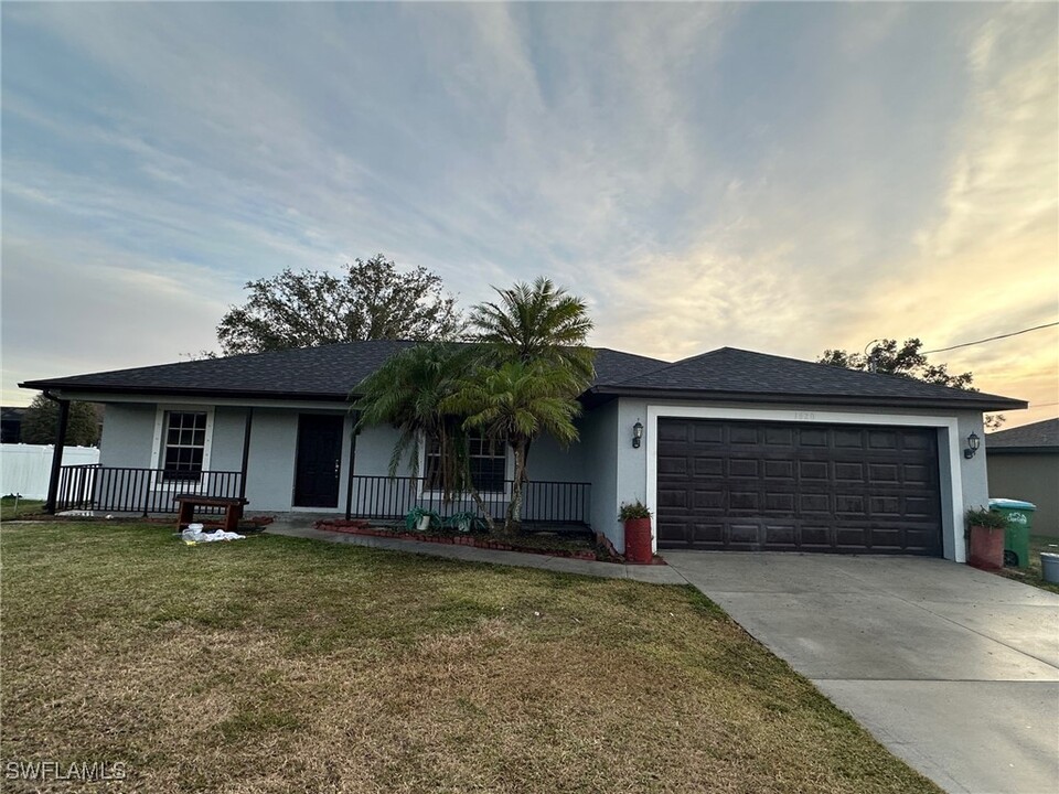 1620 SW 18th Ln in Cape Coral, FL - Foto de edificio