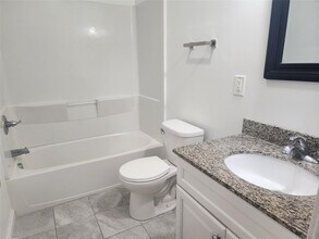 12 Pavilion Rd-Unit -5 in Suffern, NY - Building Photo - Building Photo