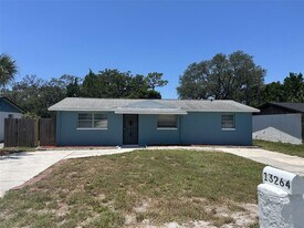 13264 120th Ln in Largo, FL - Building Photo