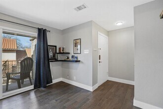 4777 Cedar Springs Rd, Unit 5F in Dallas, TX - Foto de edificio - Building Photo