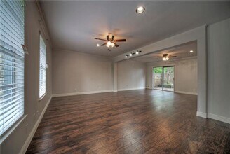 2105 Rabb Rd in Austin, TX - Foto de edificio - Building Photo