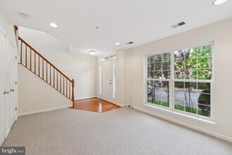 3802 Dominion Mill Dr in Alexandria, VA - Building Photo - Building Photo