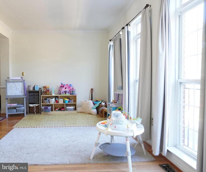 8596 Wyngate Manor Ct in Alexandria, VA - Building Photo