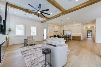 3909 Ella Blvd in Houston, TX - Building Photo - Building Photo