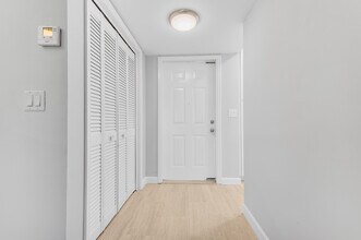 10249 N Military Trl in West Palm Beach, FL - Building Photo - Building Photo