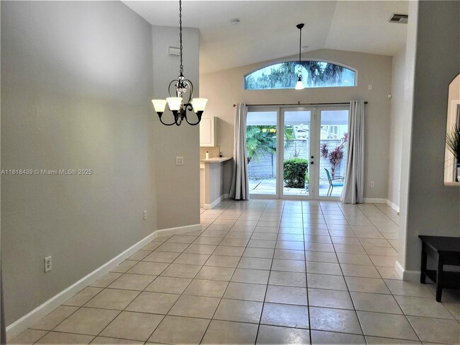 15429 SW 25th Terrace in Miami, FL - Building Photo - Building Photo