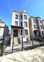 2307 N Spaulding Ave in Chicago, IL - Building Photo