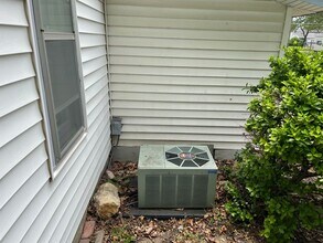 127 Fairview Ave in Newton, KS - Building Photo - Building Photo