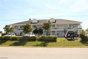 912 SW 39th Terrace in Cape Coral, FL - Building Photo
