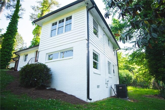 3561 Misty Valley Rd in Decatur, GA - Building Photo - Building Photo