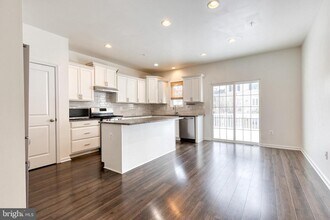 8349 Daydream Cres in Pasadena, MD - Building Photo - Building Photo
