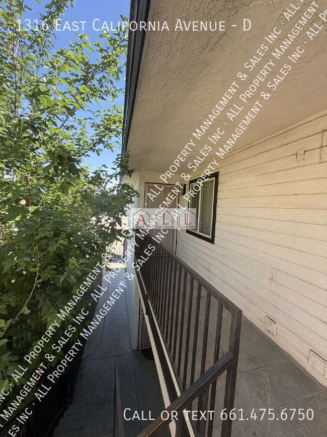 1316 E California Ave in Bakersfield, CA - Building Photo - Building Photo