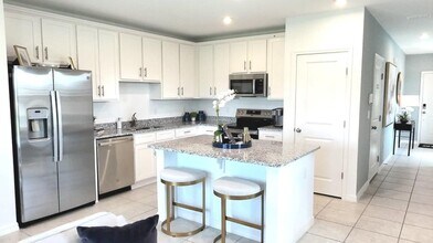 1602 Fan Palm Dr in Davenport, FL - Building Photo - Building Photo