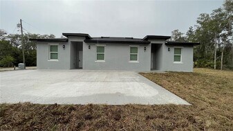 4949 Ives Ave in De Leon Springs, FL - Building Photo