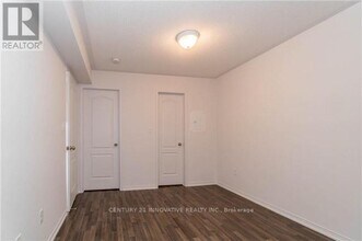 2508 Post Rd in Oakville, ON - Building Photo - Building Photo