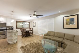 5122 N 31st Way-Unit -228 in Phoenix, AZ - Building Photo - Building Photo