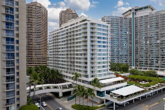 The Ilikai Residential in Honolulu, HI - Building Photo - Building Photo