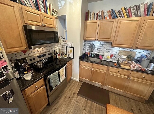 2051 Snyder Ave in Philadelphia, PA - Building Photo - Building Photo