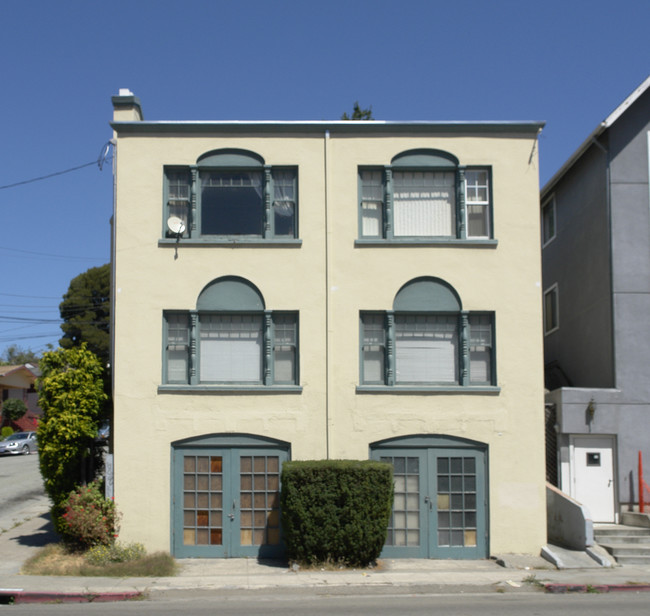 400 Montclair Ave in Oakland, CA - Foto de edificio - Building Photo