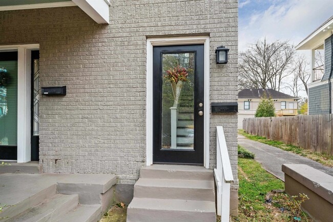 1701 Autumn Ave in Memphis, TN - Building Photo - Building Photo