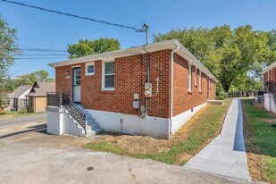 1910 Riverside Dr in Nashville, TN - Building Photo