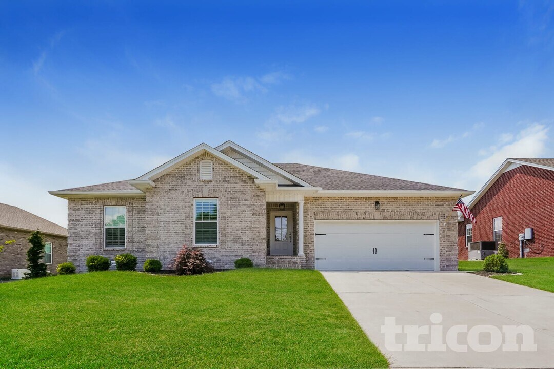 424 Mya Marie Dr in Gallatin, TN - Building Photo