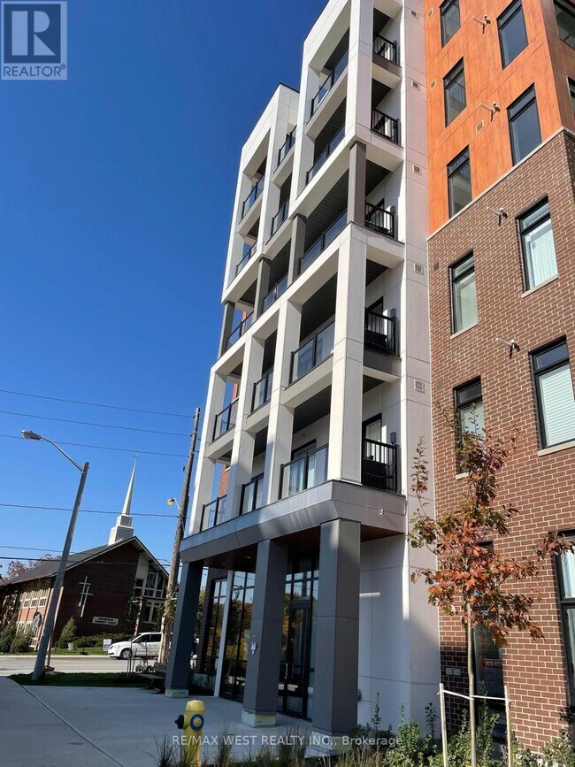 160-160 Canon Jackson Dr in Toronto, ON - Building Photo - Building Photo
