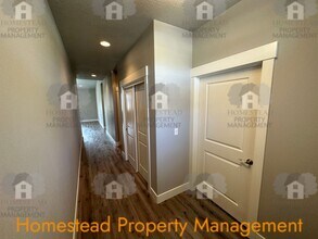 309 SW Oregon Trail Dr in Dallas, OR - Building Photo - Building Photo