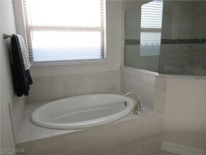 16382 Barclay Ct in Naples, FL - Building Photo - Building Photo