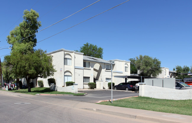 1542 W Sahuaro in Phoenix, AZ - Foto de edificio - Building Photo