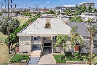 The Executive House in El Segundo, CA - Foto de edificio - Building Photo