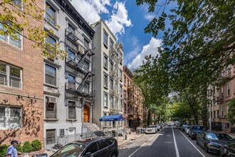 337 E 77th St in New York, NY - Foto de edificio - Building Photo