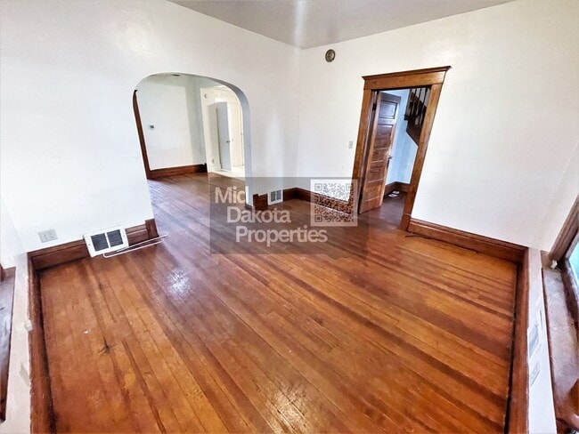 310 S Edmunds St in Mitchell, SD - Building Photo - Building Photo