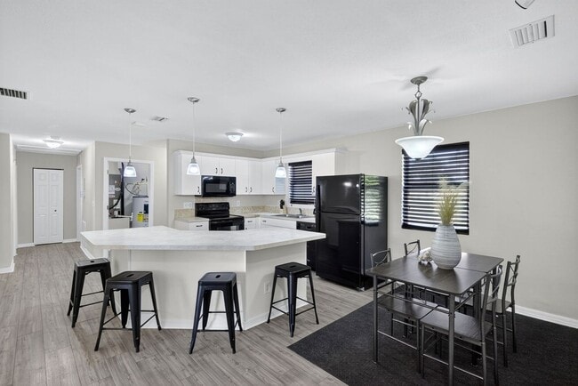 3001 Skyline Blvd in Cape Coral, FL - Building Photo - Building Photo