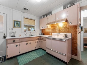 1604 58th St S in Gulfport, FL - Foto de edificio - Building Photo