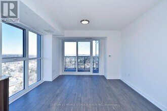 225 Village Green Square in Toronto, ON - Building Photo - Building Photo