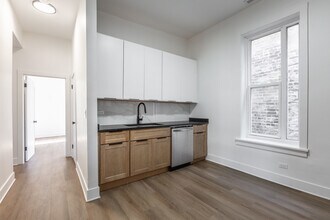 3211 W Le Moyne St in Chicago, IL - Building Photo - Building Photo