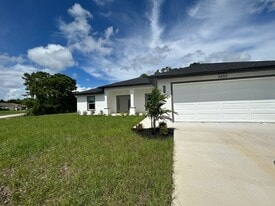 3433 NE 11th Pl in Cape Coral, FL - Building Photo