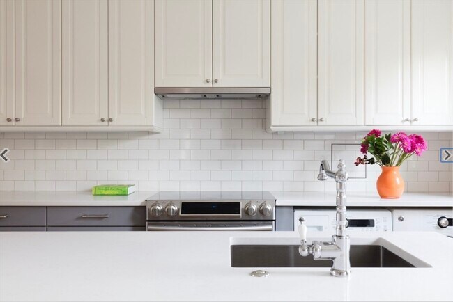 30 Montebello Rd, Unit 1 in Boston, MA - Building Photo - Building Photo