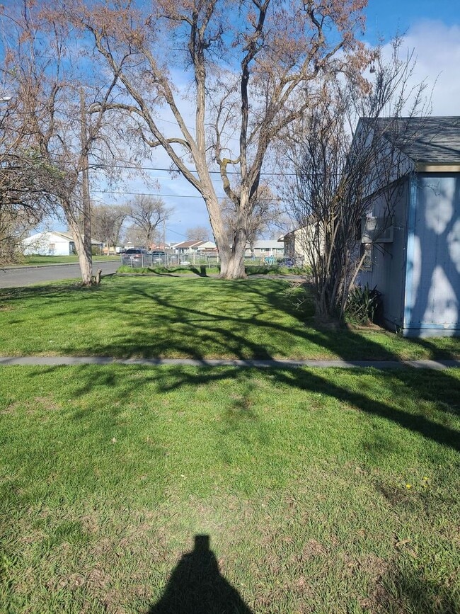 917-919 Lowry St in Moses Lake, WA - Building Photo - Building Photo