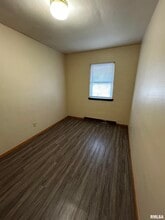 1102 Oxford Ave in Pekin, IL - Building Photo - Building Photo