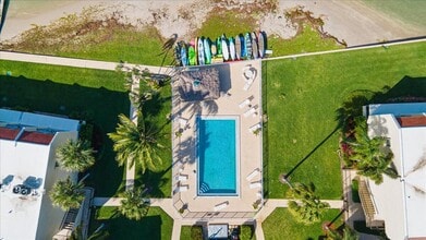 1300 Seaway Dr in Fort Pierce, FL - Foto de edificio - Building Photo