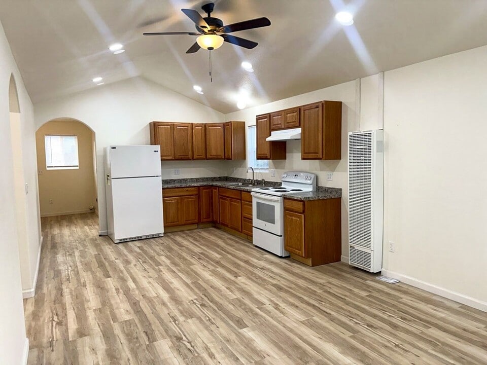 745 Ireland St in Rio Dell, CA - Building Photo