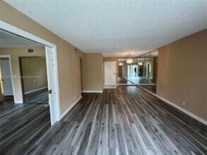3129 Oakland Shores Dr, Unit A209 in Oakland Park, FL - Foto de edificio - Building Photo