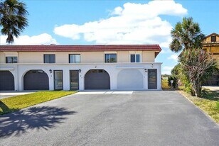 1 N Ocean Palm Villas in Flagler Beach, FL - Building Photo